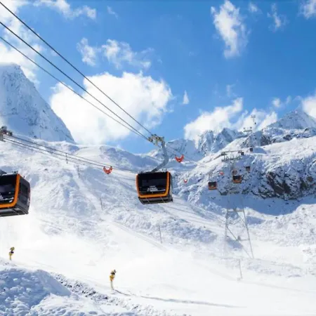 In Stubaital Near Lift * 施图拜河谷新施蒂夫特