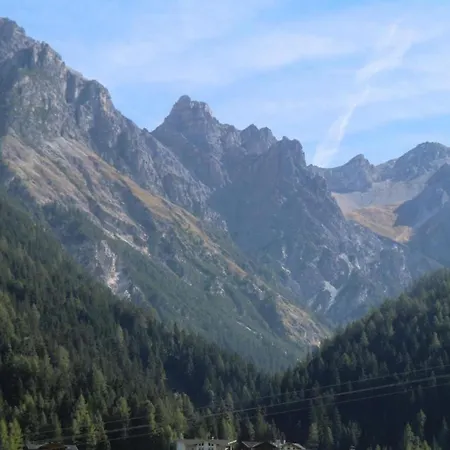 In Stubaital Near Lift 施图拜河谷新施蒂夫特
